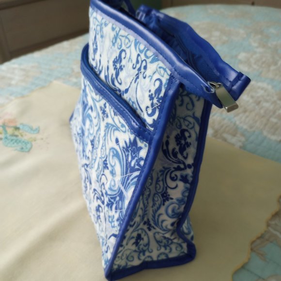Large Cosmetic or Travel (Blue & White Bag) - Never Used - Picture 2 of 8